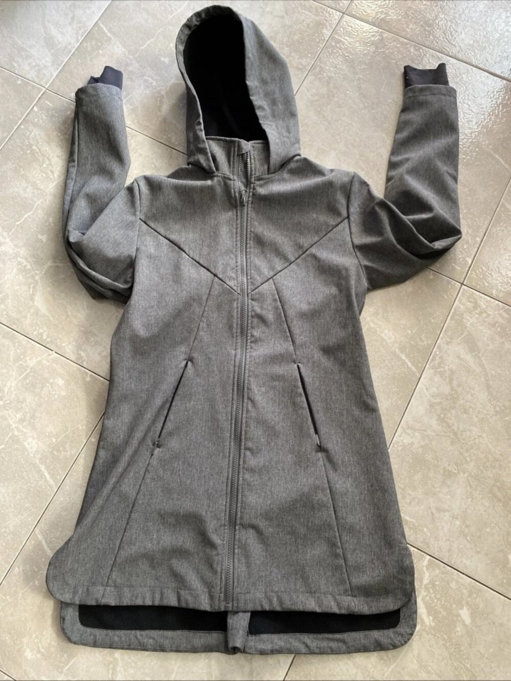 Mondetta Outdoor Project Women’s Grey Hooded Raincoat Size M Worn Once